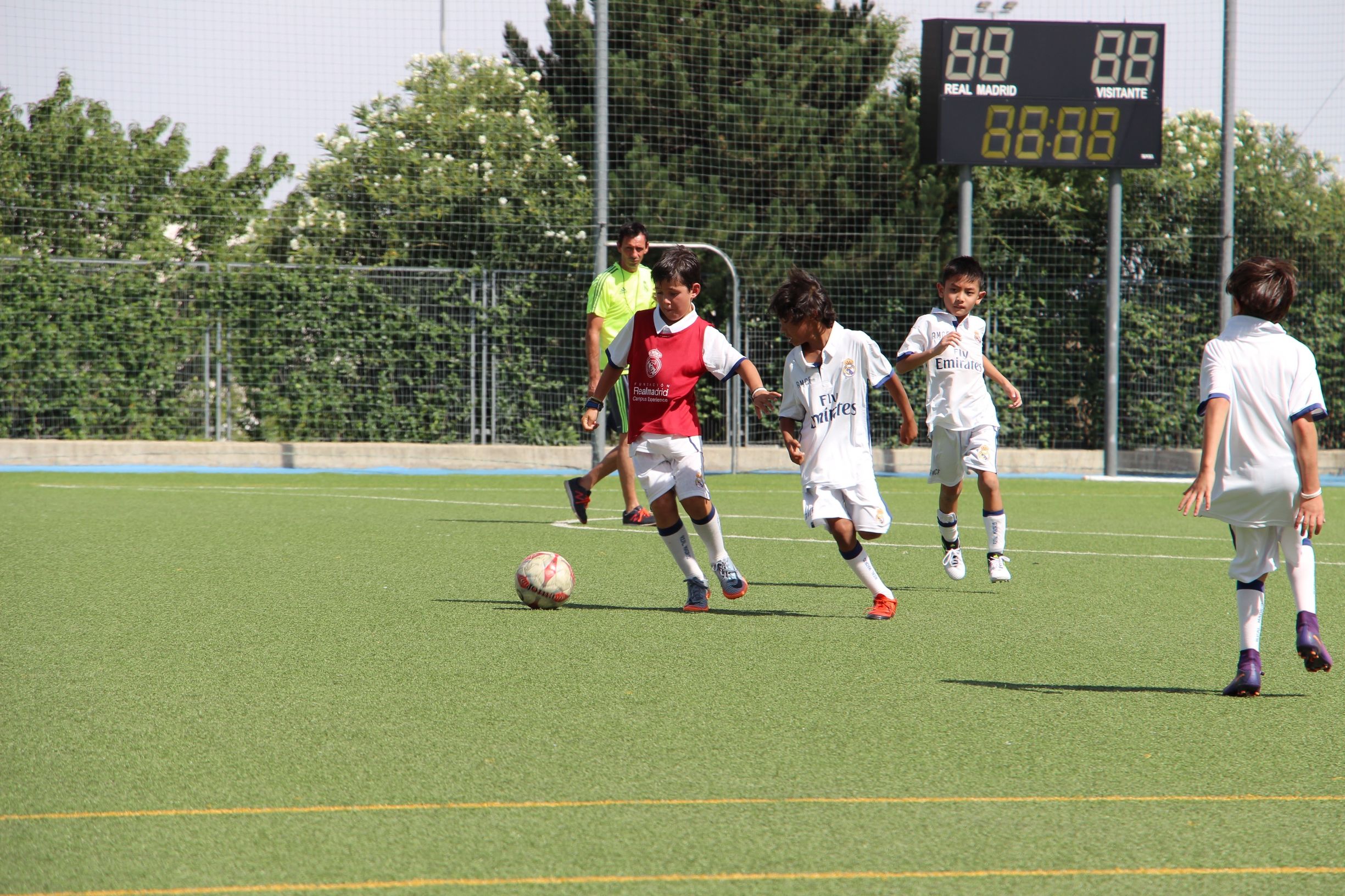 孩子几岁学踢球好,踢足球几岁开始学最好