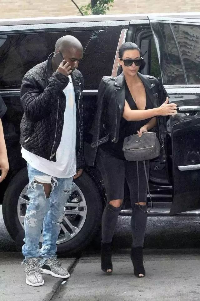 你盲目的对各大潮牌如数家珍，却不知在别人眼里你只是FUCCBOI