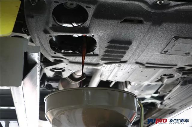 不愧是“奶爸神车”，它的换油保养方式出乎意料！