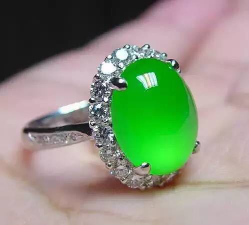 低价入手翡翠原石切开涨疯了,翡翠原石切开后如何鉴别价值