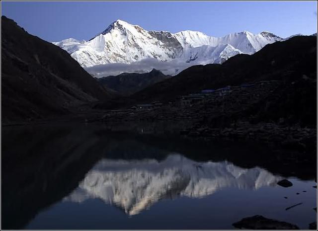 珠穆朗玛峰西坡大本营海拔多少,海拔最高的山峰是珠穆朗玛峰