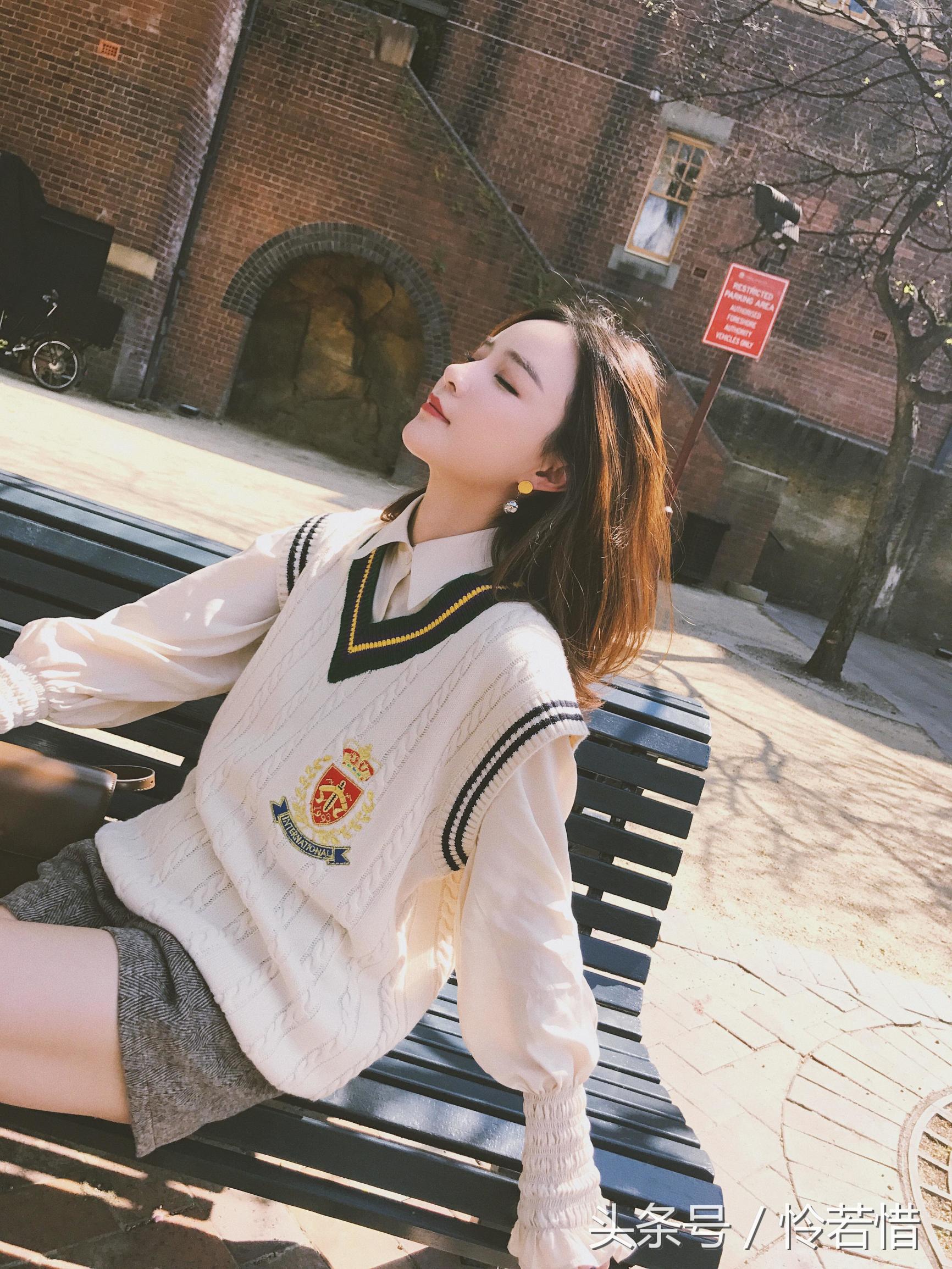 衬衫内搭保暖马甲,衬衣马甲两件套下面怎么搭配裤子