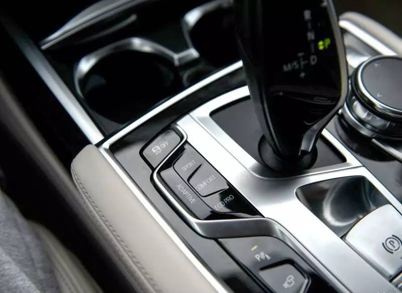 全新宝马730li路测,试驾宝马730