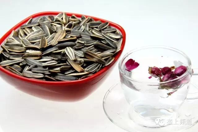 吓人吃瓜子竟然吃出病,嗑瓜子会导致什么病