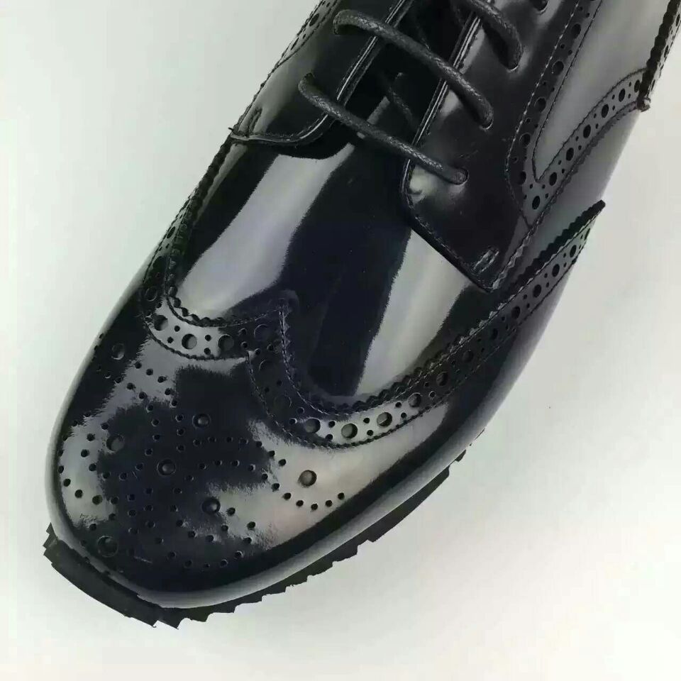 prada衣服新款主推系列 (prada中古款跟专柜款白标一样吗)