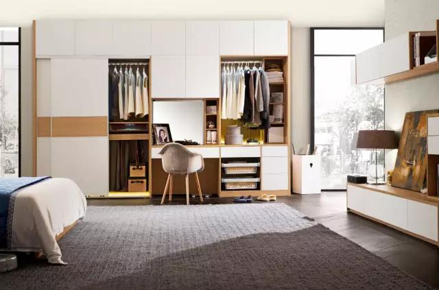 品牌衣柜和小厂家定制衣柜的区别,金属组合衣柜好还是定制衣柜好