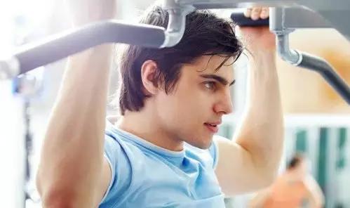 新手健身适合什么样的计划,新手健身一周训练计划在家