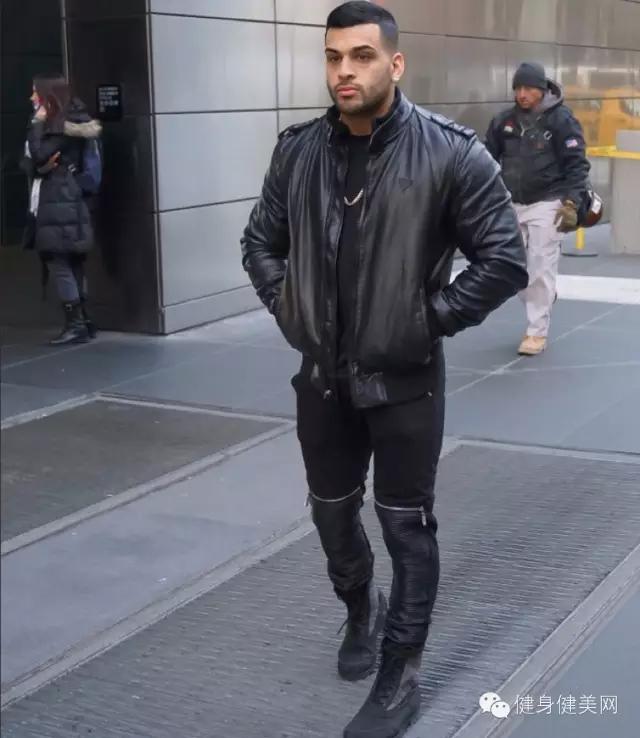 光头络腮胡肌肉男人,肌肉最猛而且非常帅的肌肉男