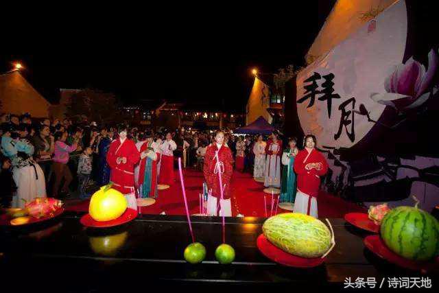 除了吃月饼你还知道哪些中秋习俗,中秋节吃月饼赏月的习俗的来历