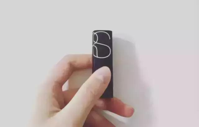 阿玛尼什么颜色口红最好用显白,李佳琦推荐适合秋冬的显白口红