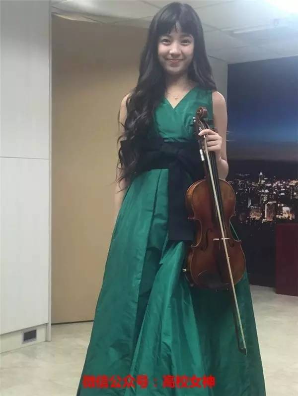 欧阳娜娜三姐妹颜值相差大,欧阳娜娜三姐妹一共几岁了