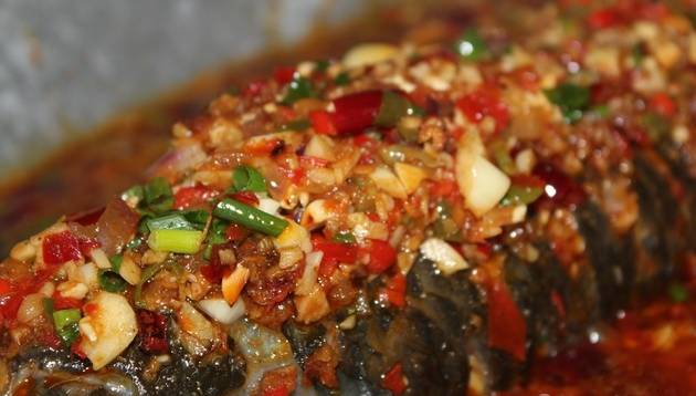 火爆排队的烤鱼,火爆排队的烤鱼小店