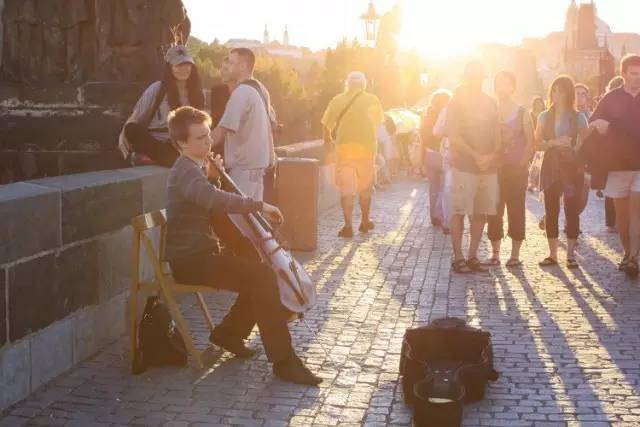 别光顾着听歌了，来看看布拉格吧