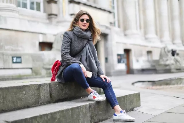 再红红不过小白鞋