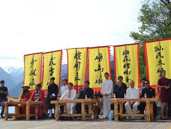 葛优最想删的视频！大师隔空拔牙、画符治癌？打假俱乐部：真幽默