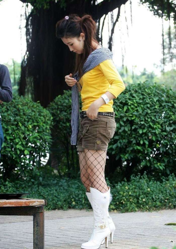 这样的*袜丝**也敢穿上街真的不知道*袜丝**的暗示含义吗