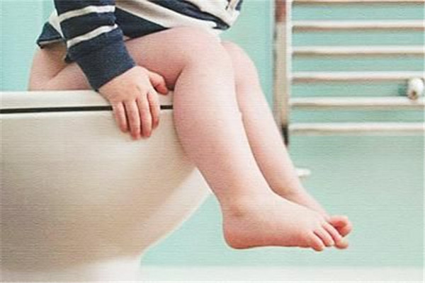 11个月的宝宝吃了半个苹果,11个月的宝宝吃了一个大苹果