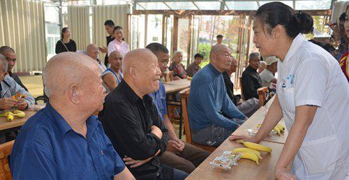 卫生院支部中秋慰问孤寡老人,春节前夕慰问孤寡老人养老院活动