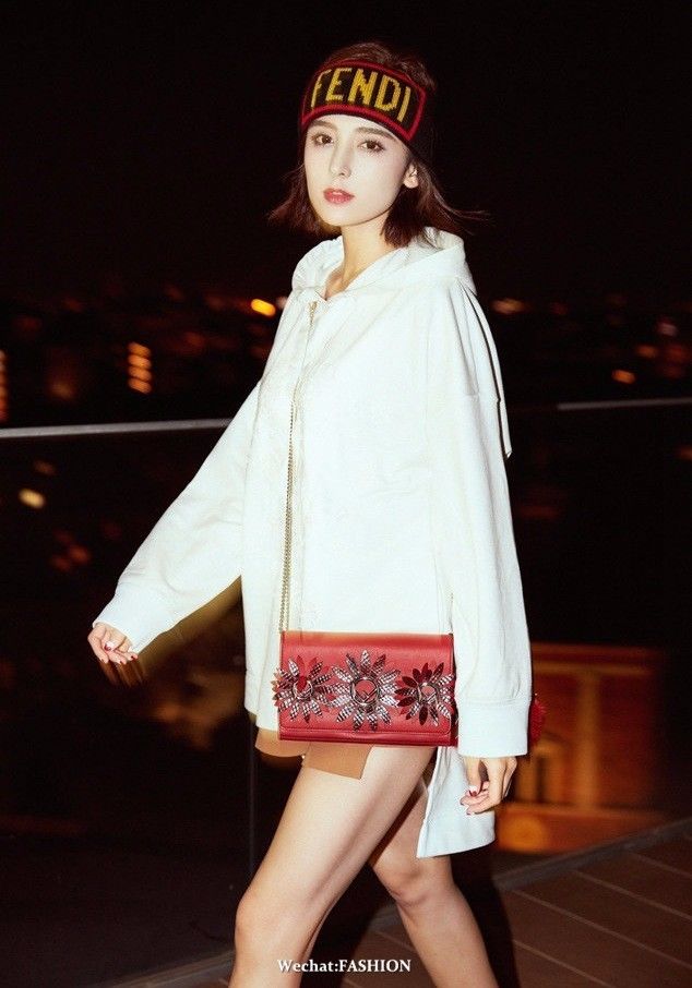 秋款卫衣女装搭配,早秋女装潮牌卫衣搭配什么裤子