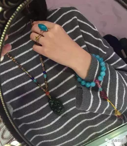 戴天然水晶功效是什么样的,戴纯天然水晶的利弊