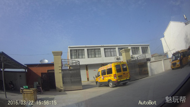 你驾驶,她帮你看风景