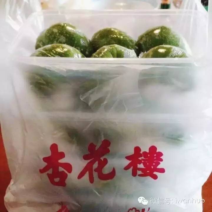 如何制作咸蛋黄肉松青团,咸蛋黄肉松酥教程