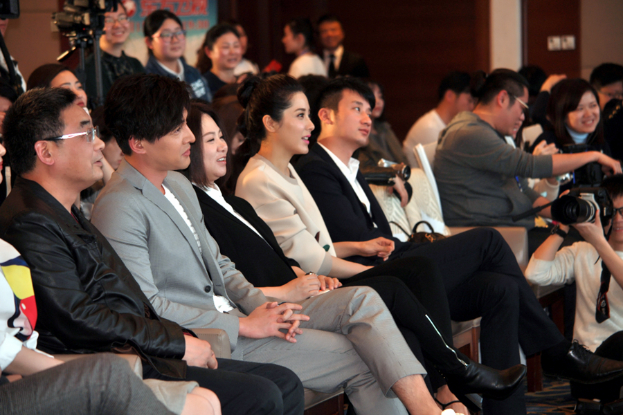 旋风十一人胡歌曾黎打电话,旋风十一人胡歌与曾黎相亲