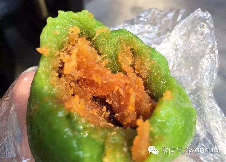 如何制作咸蛋黄肉松青团,咸蛋黄肉松酥教程