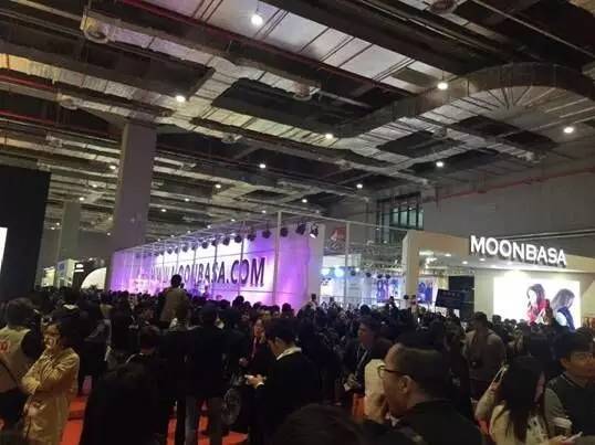 展商风采这个展台不一般，两天竟然吸引了半数以上的观展人群