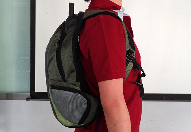 给大家推荐一款双肩包,Doughnut双肩包的多种背法