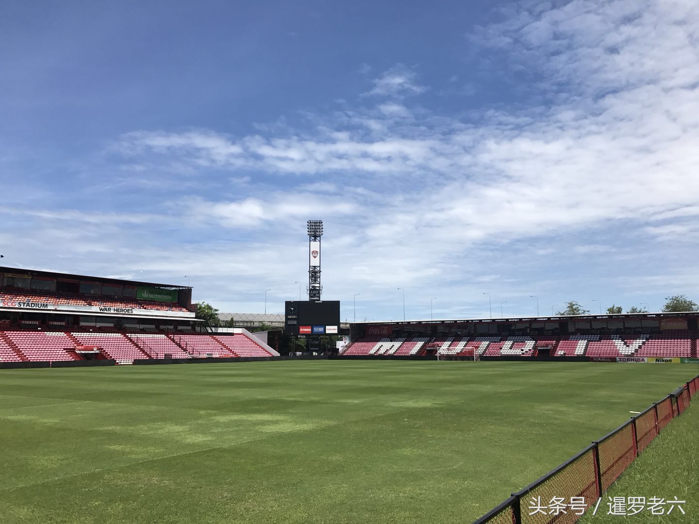 来看看泰超冠军蒙通联的专业足球场，球场漂亮，一点不比中超差！