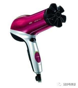 复古偏分发型2018,适合复古风的简约发型