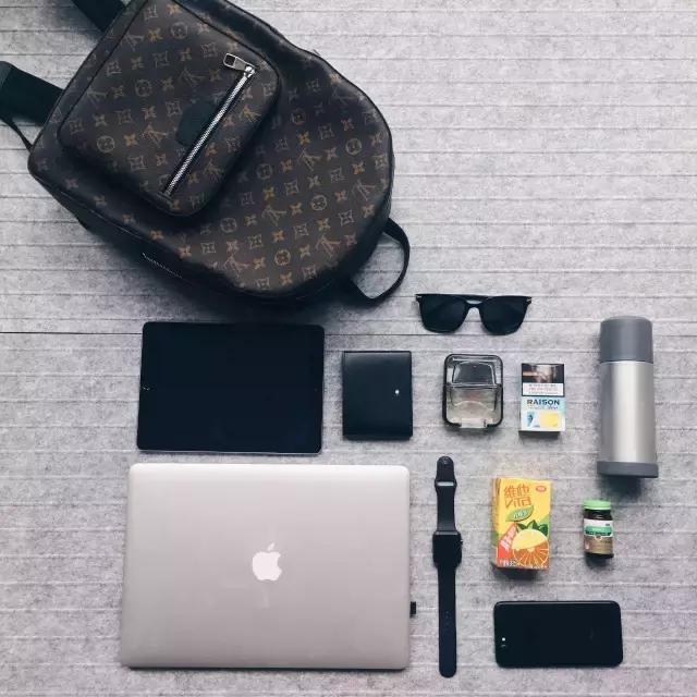 我翻了13个男人的包包，金牛座的男人最爱买买买？