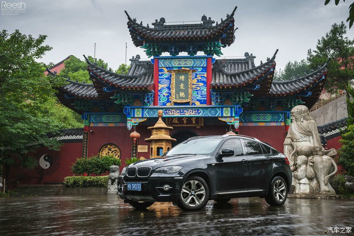 宝马X6,不谈性能如何!自驾遇上大雨还被拍成大片,颜值绝对够!