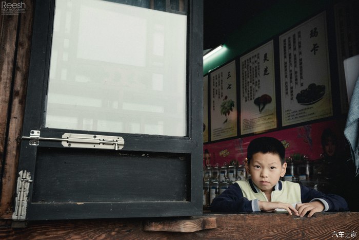 宝马X6，不谈性能如何！自驾遇上大雨还被拍成大片，颜值绝对够！