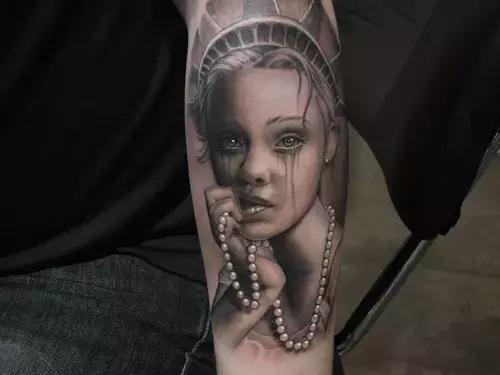 纹身师第一次给别人纹身,朋友带我去纹身然后后悔了