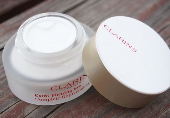 雅诗兰黛抗蓝光眼霜适合多大年龄,六胜肽淡化细纹眼霜适合什么年龄