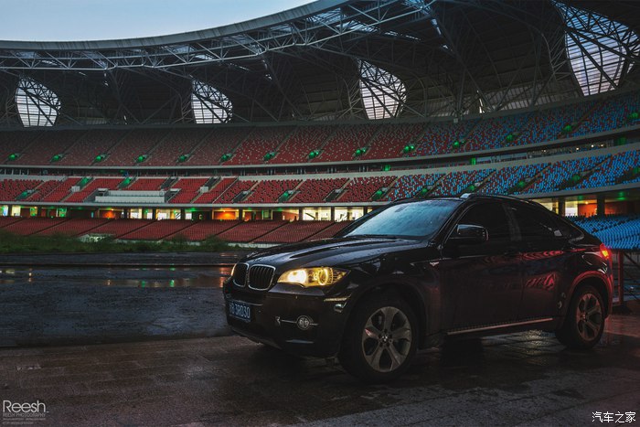 宝马X6,不谈性能如何!自驾遇上大雨还被拍成大片,颜值绝对够!