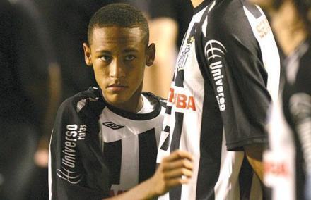 内马尔以一身伤痕换舞者之名,内马尔以爱之名