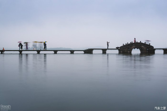 宝马X6,不谈性能如何!自驾遇上大雨还被拍成大片,颜值绝对够!