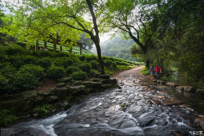 宝马X6，不谈性能如何！自驾遇上大雨还被拍成大片，颜值绝对够！