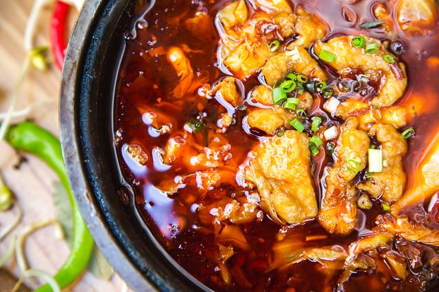 济南哪里的酸菜鱼做的最好吃,济南吃货鲽鱼头