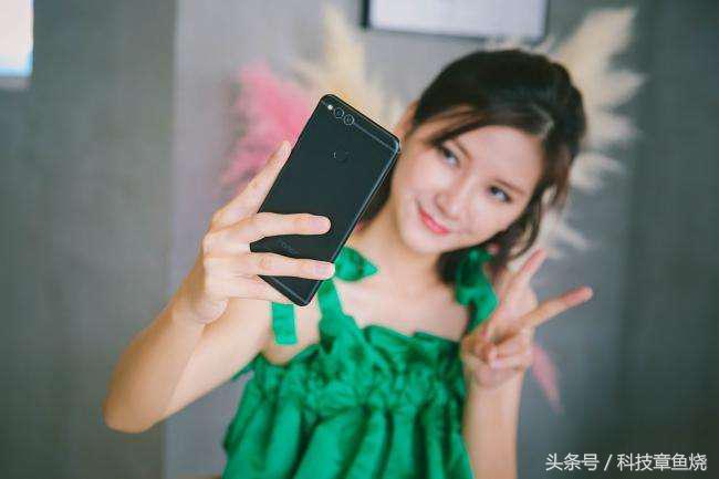 荣耀畅玩7x发布价格,荣耀7x畅玩7x全面屏手机