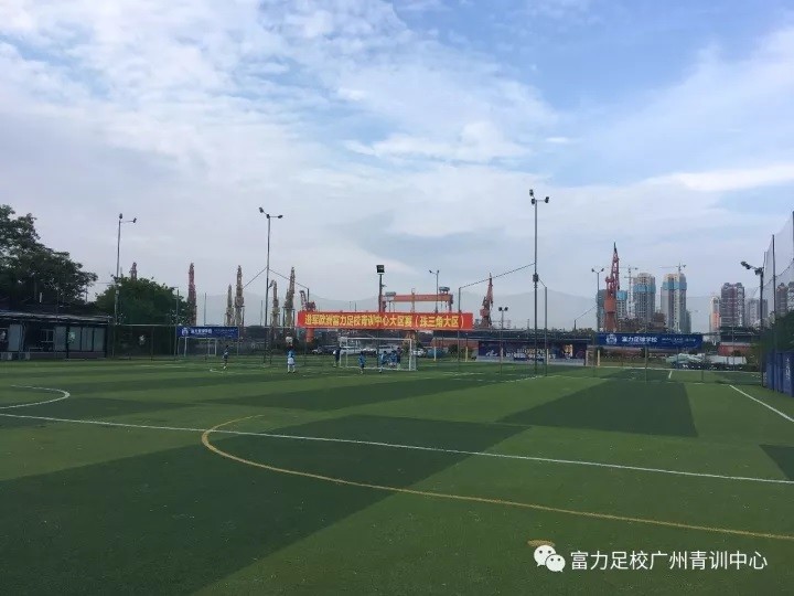 富力青年足球拉练,富力足球学院训练