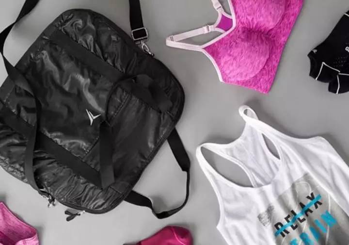 衣柜里全是运动服 (每个人都要有一套运动服)