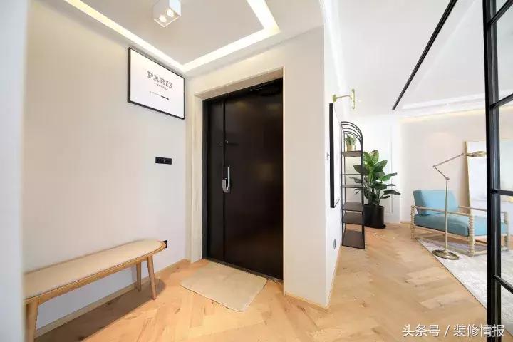 她家竟然有两个衣帽间、两个厨房！