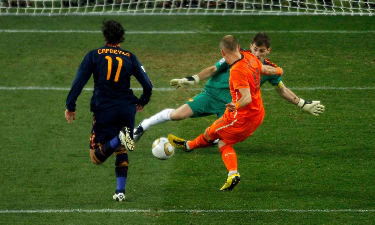 罗本14年错失单刀哭了,罗本人生最遗憾的一球