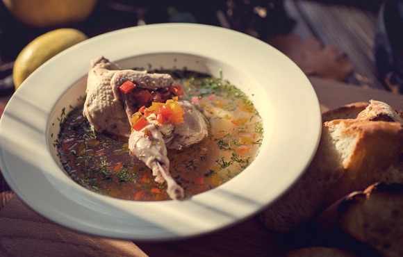 女孩子手脚冰凉是什么原因,手脚冰凉的女孩子