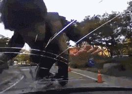 开车在路上遇到碰瓷的如何处理,开车故意碰瓷讹人涉嫌什么罪名