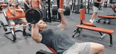 练胸肌哑铃只能卧推吗,练胸肌需不需要大重量